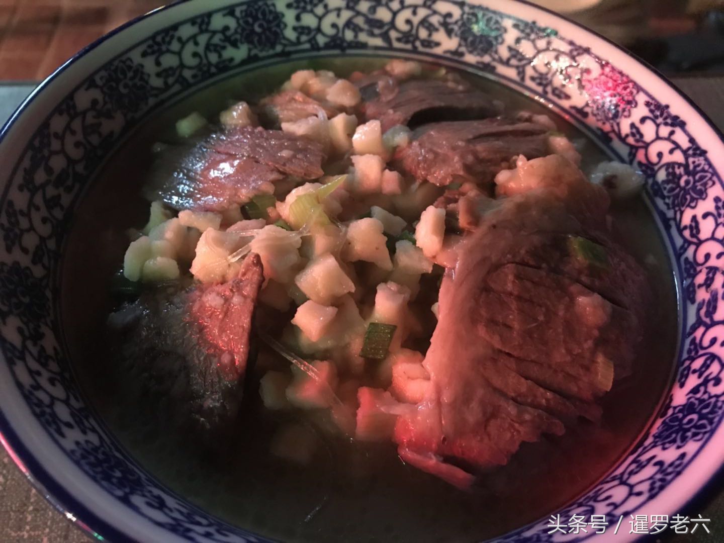 西安羊肉泡馍35元贵不贵,品尝正宗羊肉泡馍