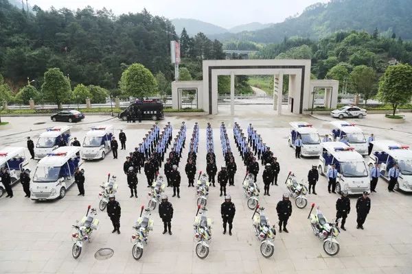 骑警高清图,骑警实拍