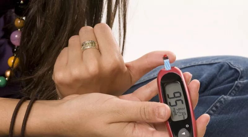 这类号称不打针不吃药就能降糖的产品，不能轻信！