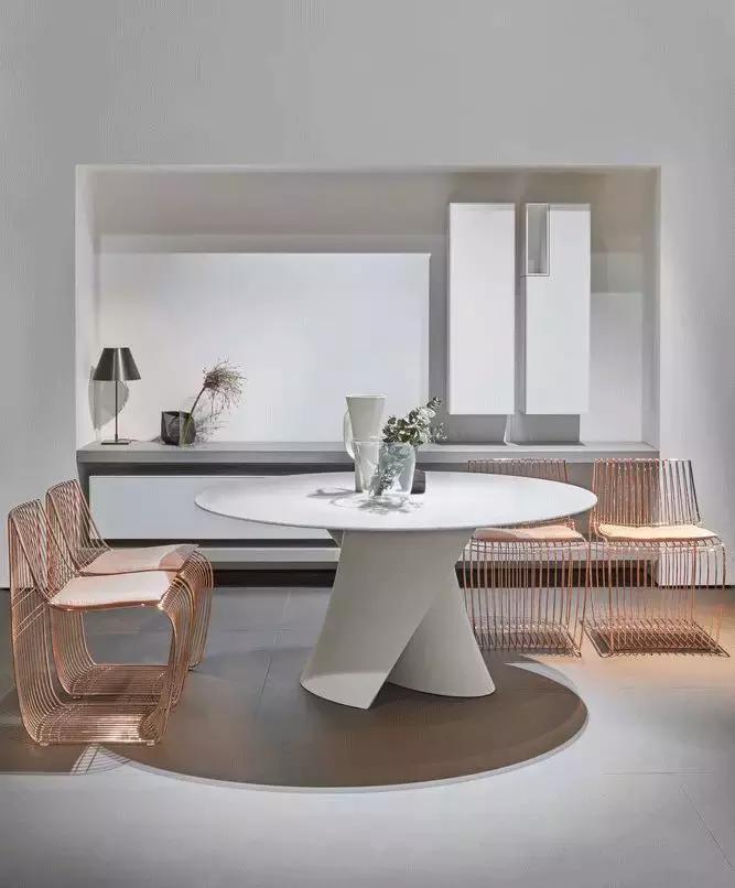 听说过五彩斑斓的黑，“高级得很接地气的金”了解一下？