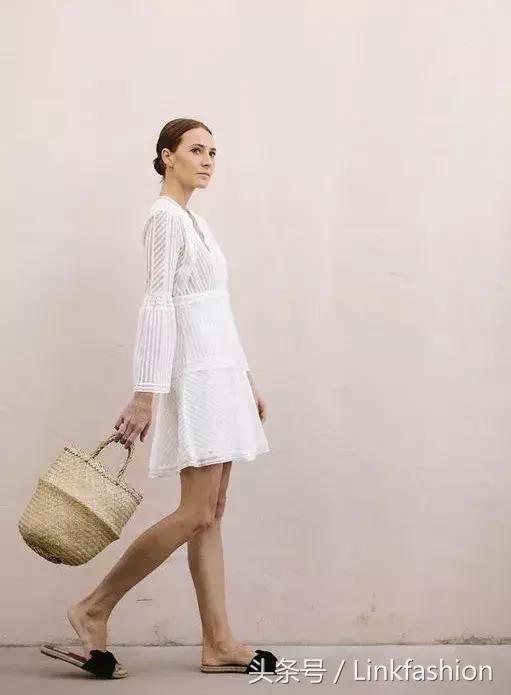 平底拖鞋太火热下面这几款最时髦,又百搭又舒服的拖鞋