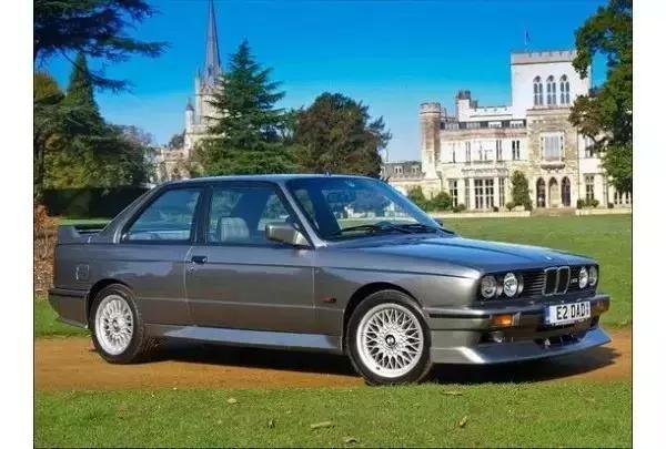 突如其来的被圈粉了！这个中国汽车设计师曾救了保时捷