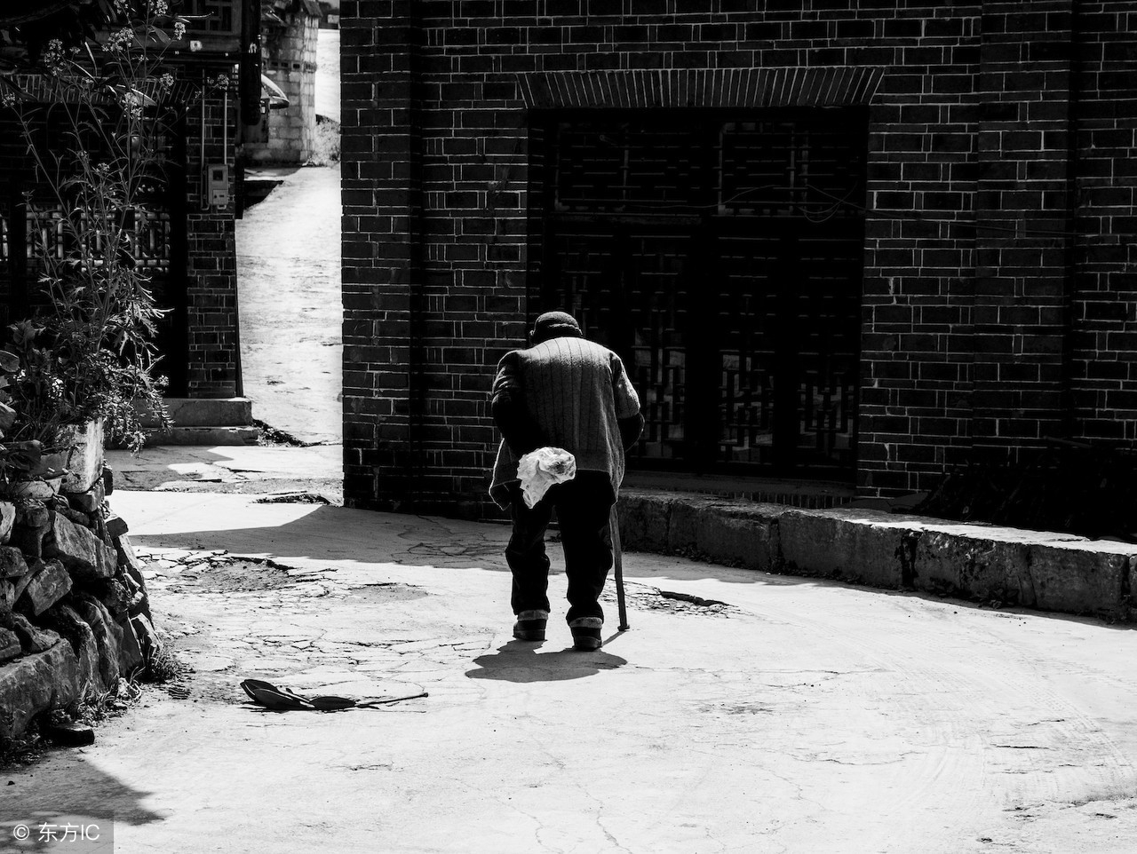 为什么老人骨折,很多时候反而更应该积极手术,而不是保守治疗