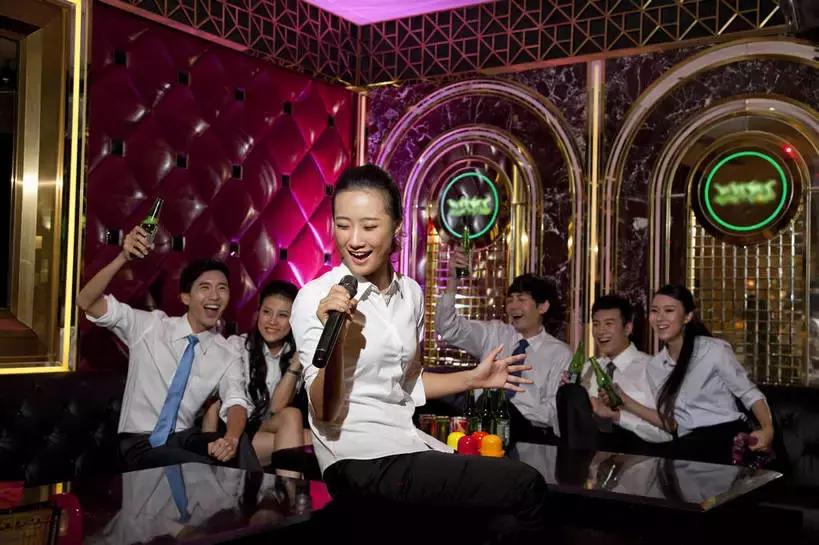 闊跺叧鑻忚嵎閰掑惂,闊跺叧鑻忚嵎閰掑惂浜嬩欢