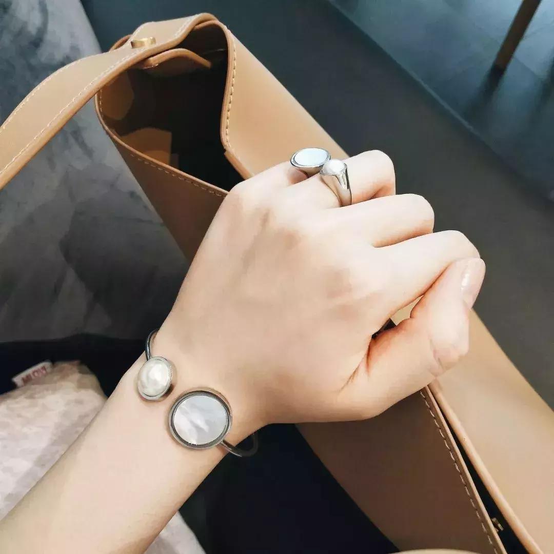 戒指推荐小众手控,粗短的手型适合的戒指