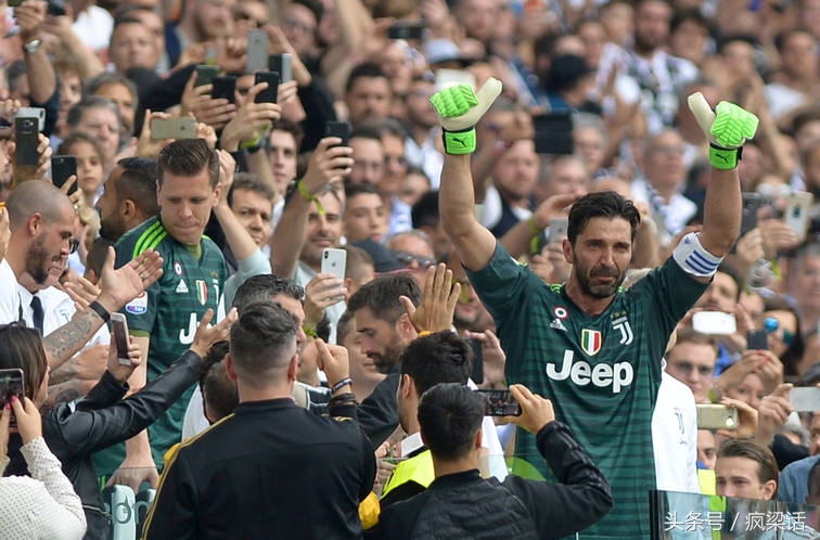 布冯几次入选最佳阵容,布冯的低级失误