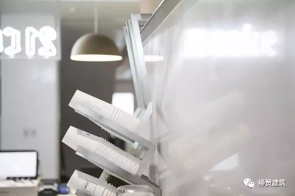 「佳作鉴赏」21Cake首家线*体下**验店-上海复兴SOHO店