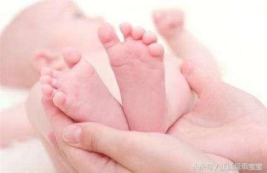 婴儿出生第一个月需要注意哪些事,孕期这4种症状说明要临产