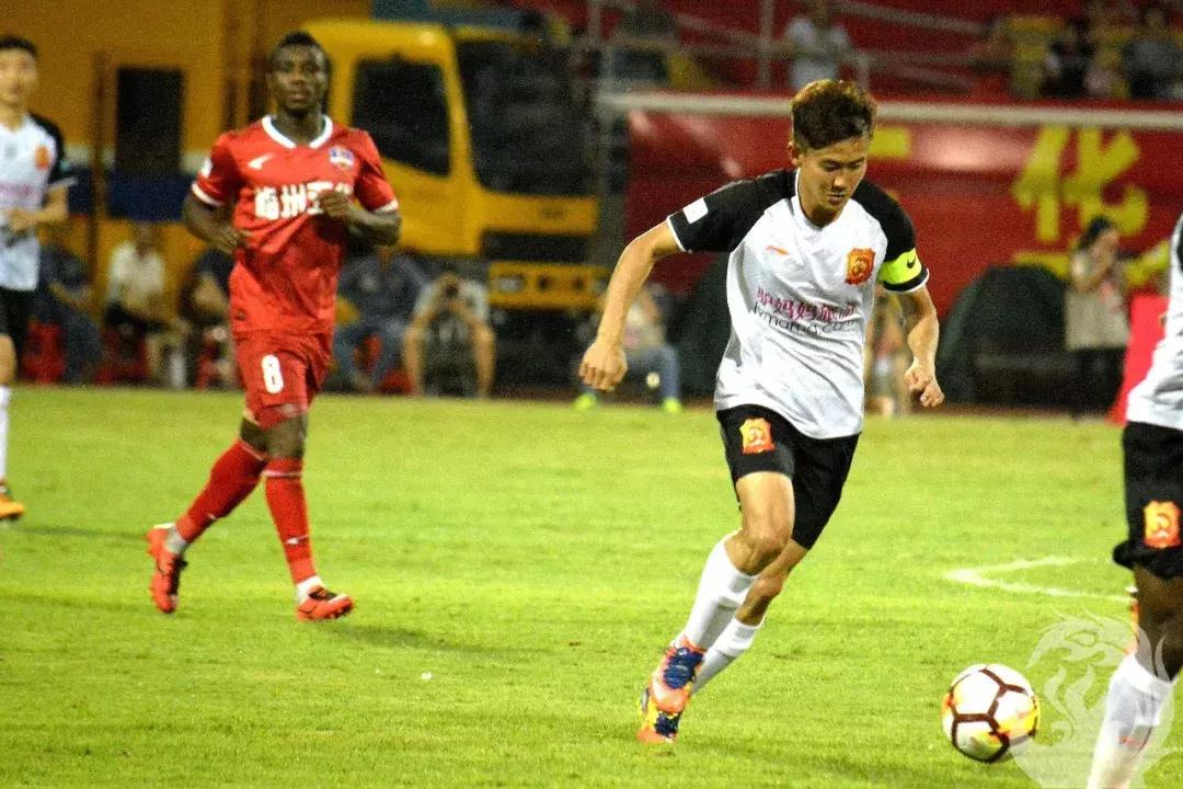 为爱前行｜足球之乡演绎精彩对决，武汉卓尔队客场0:0梅州客家队