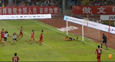 为爱前行｜足球之乡演绎精彩对决，武汉卓尔队客场0:0梅州客家队