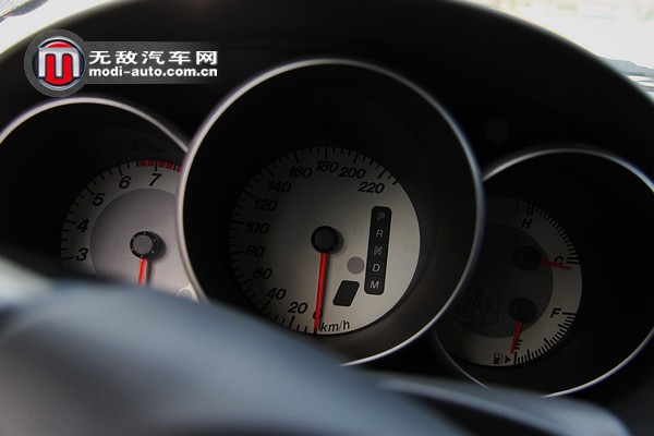 这个聚会里面没有一辆合法的车！