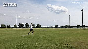 如何侧身接长传球,边后卫接球要领和处理球要领