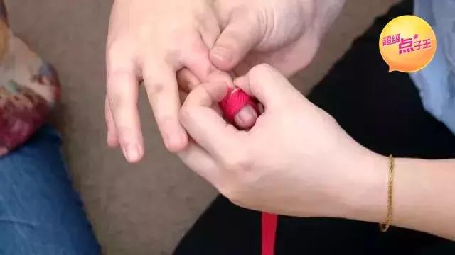 手指被戒指卡住消防员巧手摘除,消防员手指被戒指卡住了怎么办