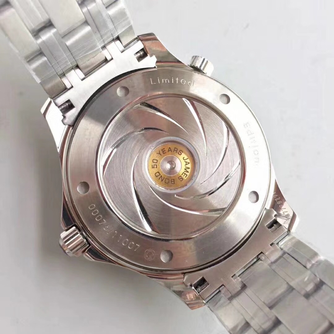 欧米茄海马对比劳力士黑水鬼,mk的海马300复刻