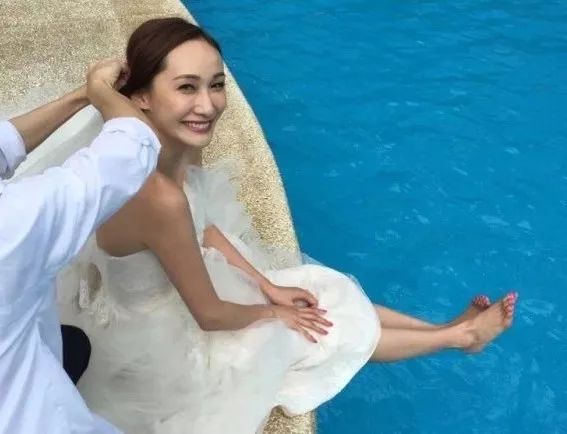 曾与张柏芝胞弟交往九年今搞快速约会自曝：一去旅行就造人