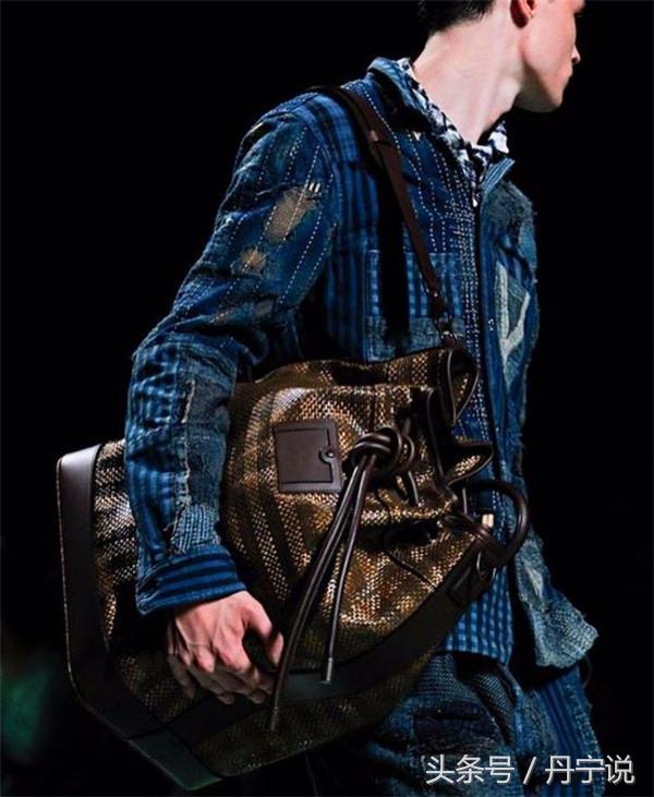 养牛仔裤怎么养出爆裂纹,养牛仔裤过程牛仔裤臭了怎么办