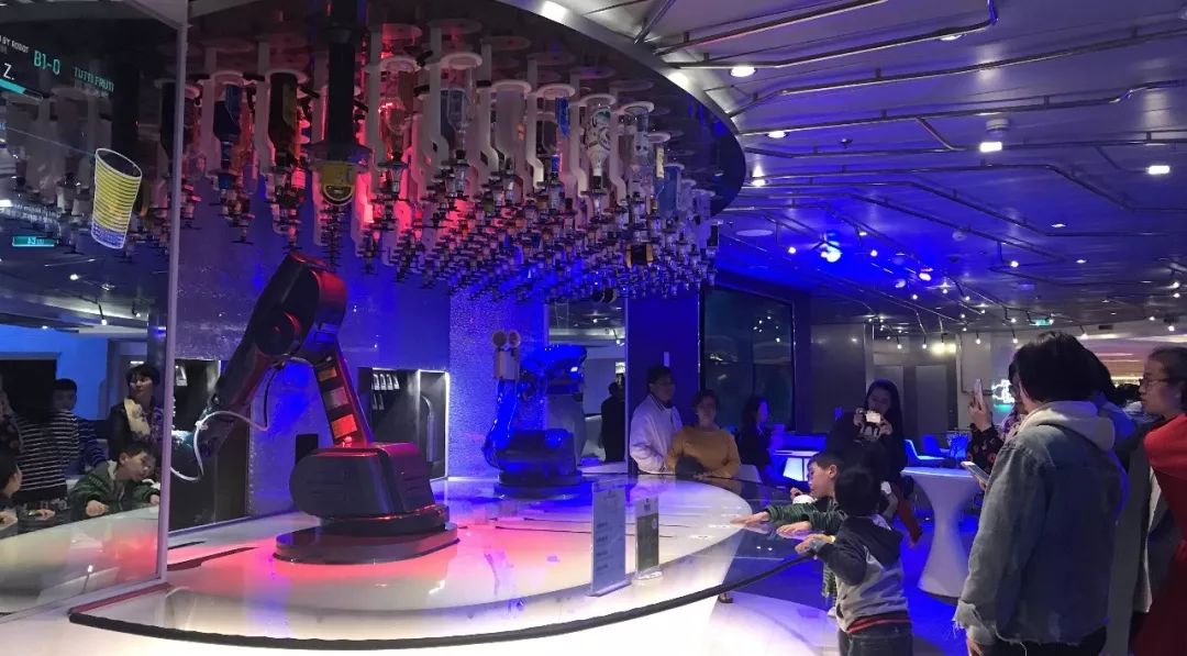 海洋量子号邮轮参观,海洋量子号邮轮航行航拍视频