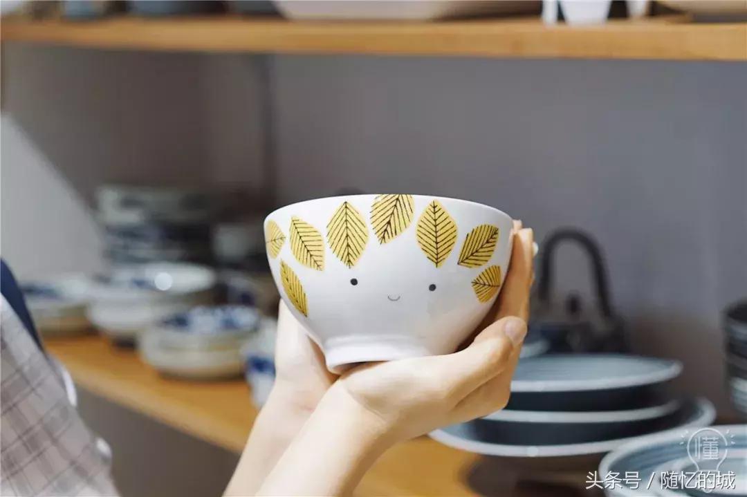 除了挖走北上广的年轻人，杭州还要掏空他们的钱包