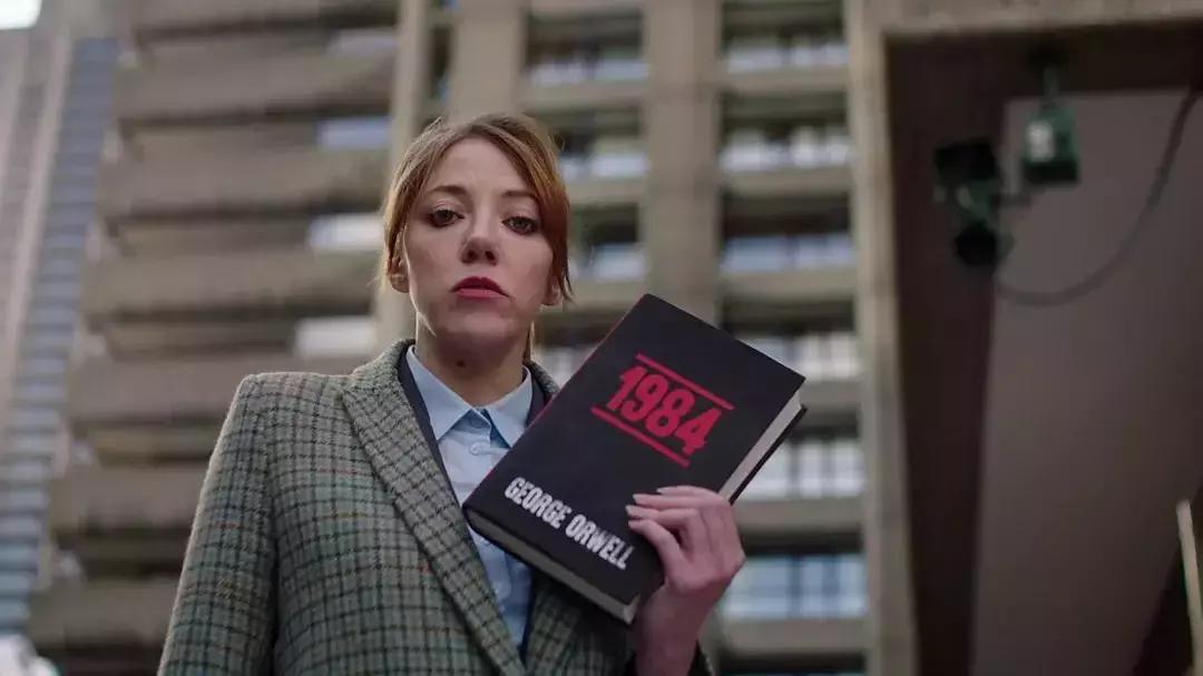 别盯着鲁豫了，BBC这名女主持，才是世界级的话题终结者