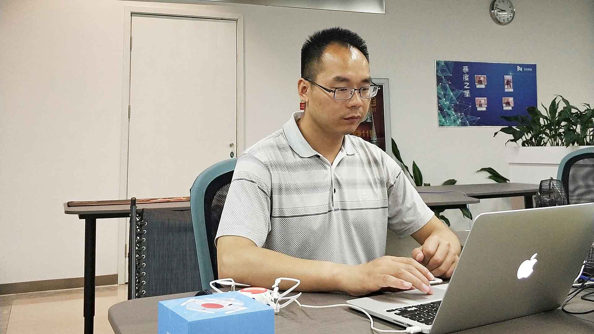 米兔遥控小飞机飞多远,米兔遥控小飞机为什么一直初始化