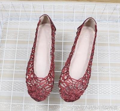 奶奶鞋软底小单鞋搭配,今年最流行的平底鞋厚小白鞋