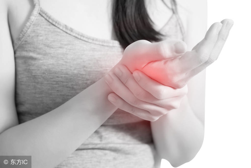 手腕疼有可能是癌症,手腕手指酸痛要去看病吗