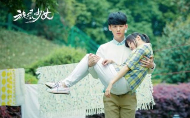 白敬亭病号服打篮球,白敬亭病号服运球