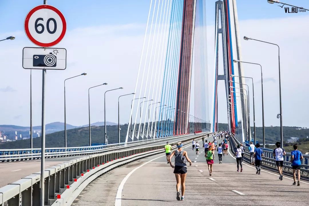 中俄兴凯湖马拉松之夜篮球视频,中俄友谊之桥