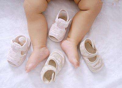宝宝穿什么凉鞋对脚好,适合走路内八字宝宝穿的凉鞋