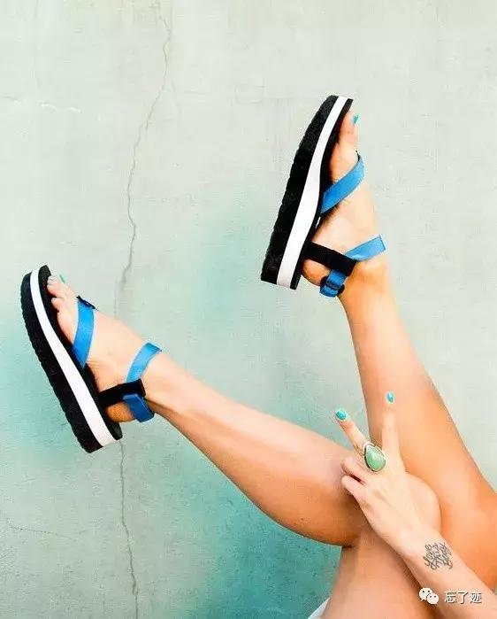 为什么凉鞋特别丑,为什么说凉鞋丑