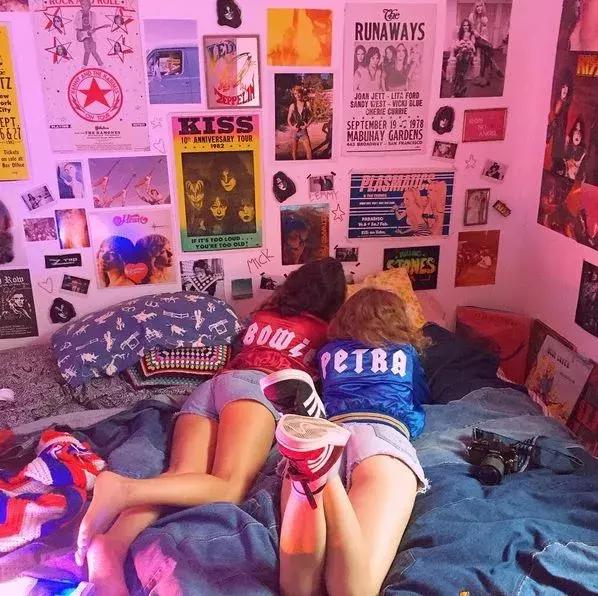 拍腿、拍bra、拍裸照,一个放飞自我的女孩