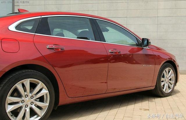 车蹭上黑色塑料痕迹怎么擦,新手蹭漆怎么解决