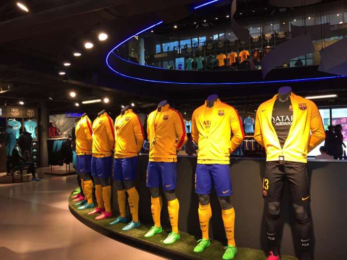 巴萨女足欧冠主场在诺坎普吗,巴萨主场诺坎普英文