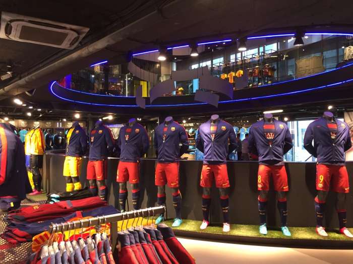 巴萨主场诺坎普是城市名吗,巴萨主场诺坎普颠球