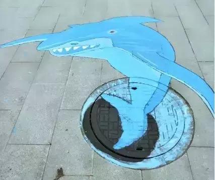 30所职校为井盖“整容”，以画会友，你的学校技术如何？