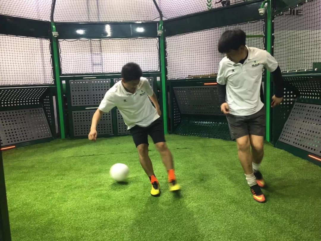 替补球员表现优秀变成首发,替补变首发足球