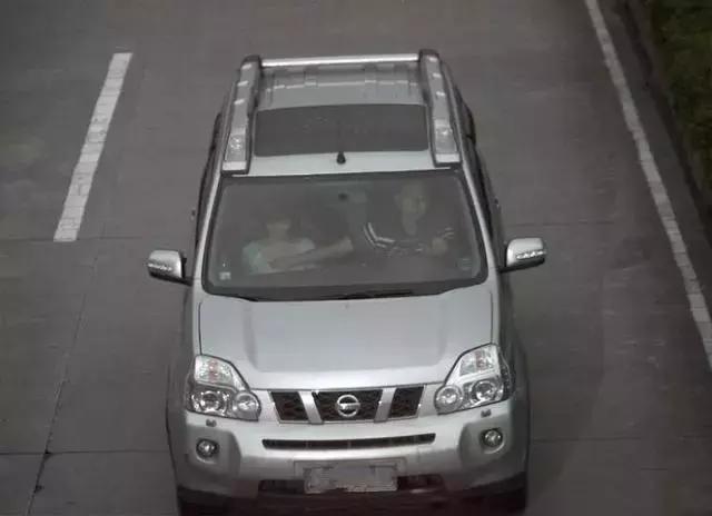 龟速侠对战闪电侠,光速侠vs闪电侠