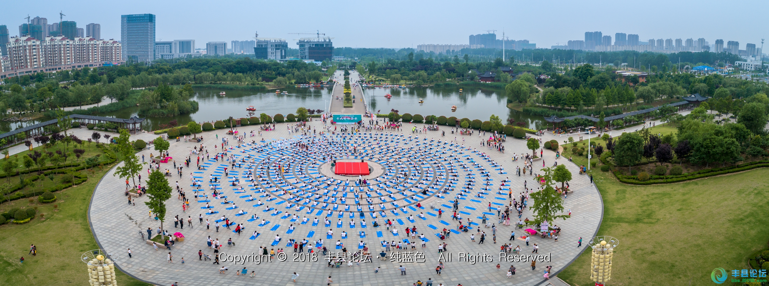 太壮观了！丰县栖凤园内上演千人瑜伽秀！
