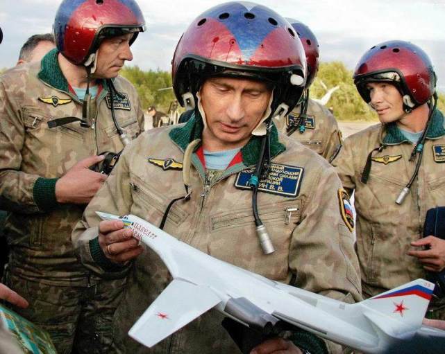 红色帝国的*力暴**美学！粗犷毛熊与优雅白天鹅的奇妙融合！