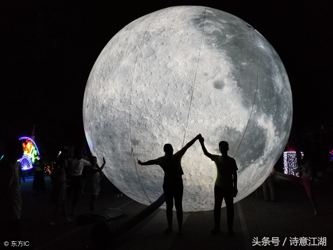 关于月亮的诗句和情感,跟月亮有关的诗句及表达的情感