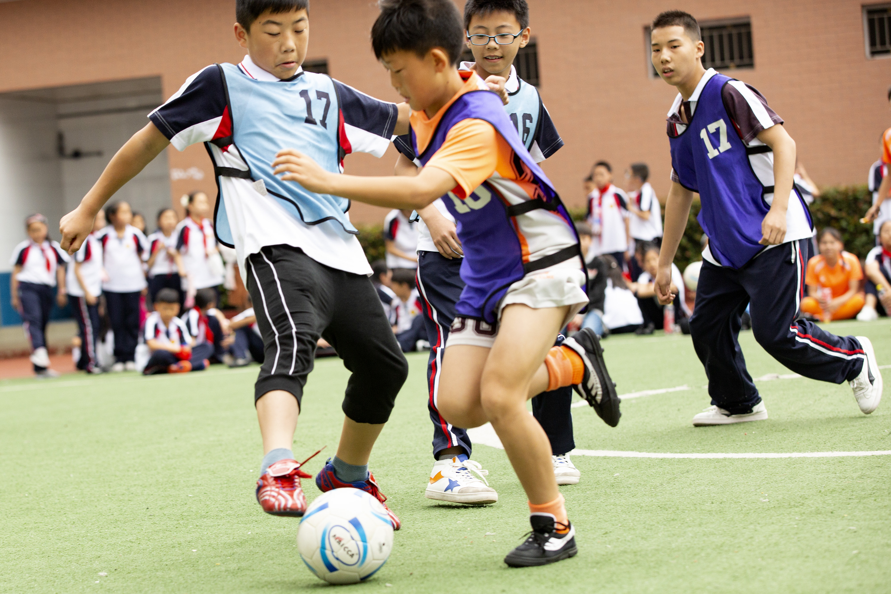 快乐足球迎“六一”,快乐足球绿茵奔跑