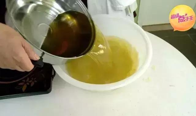 白衣发黄一招解决,白衣变黄用什么方法洗白