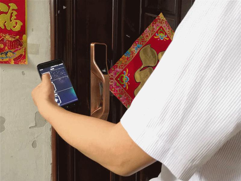 温馨港湾的守护神：六孚方程式指纹防盗锁体验报告