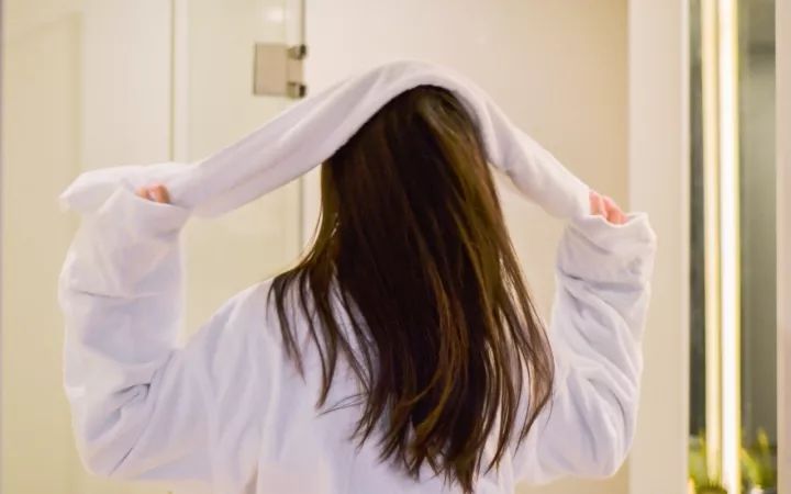 他找来浙大团队,用茶研发洗护用品,成了日本人都在代购的新国货