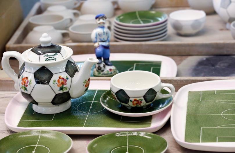 世界杯陶瓷纪念品,俄罗斯世界杯吉祥物摆件