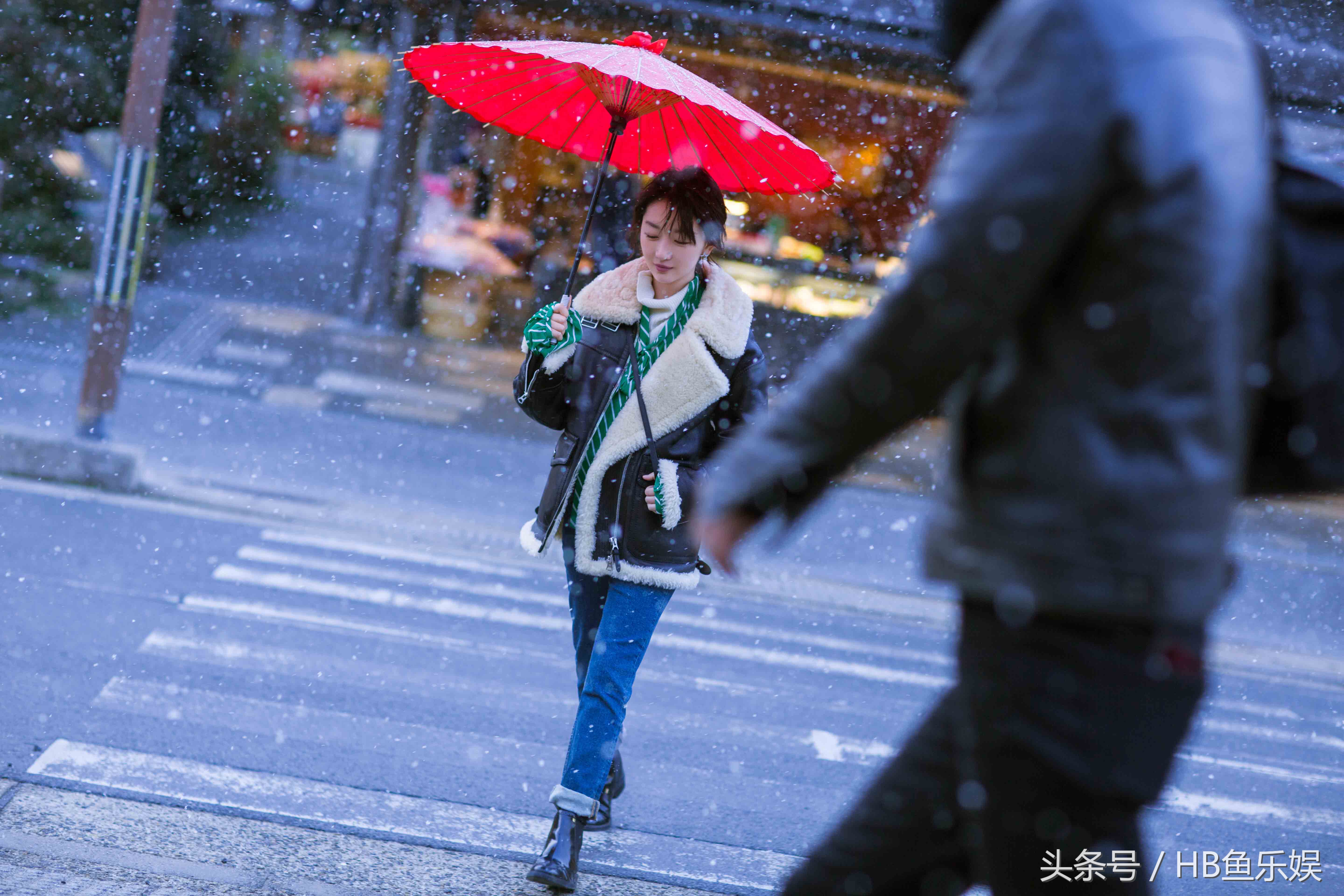 周冬雨广告益达,周冬雨宣传电影