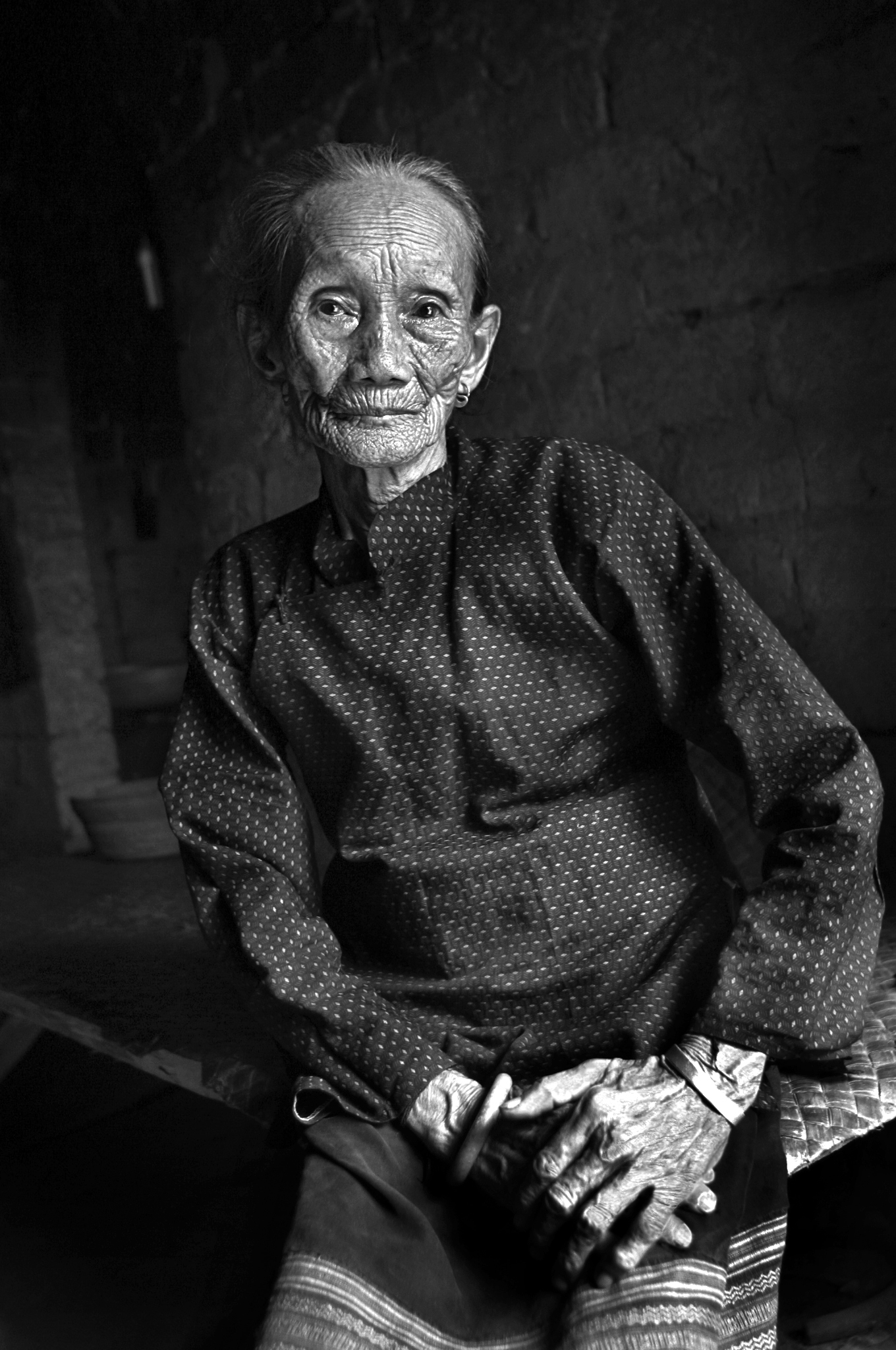 一百个人的口述实录006：要我脱掉裙子，我不肯，他们就扑上来扒