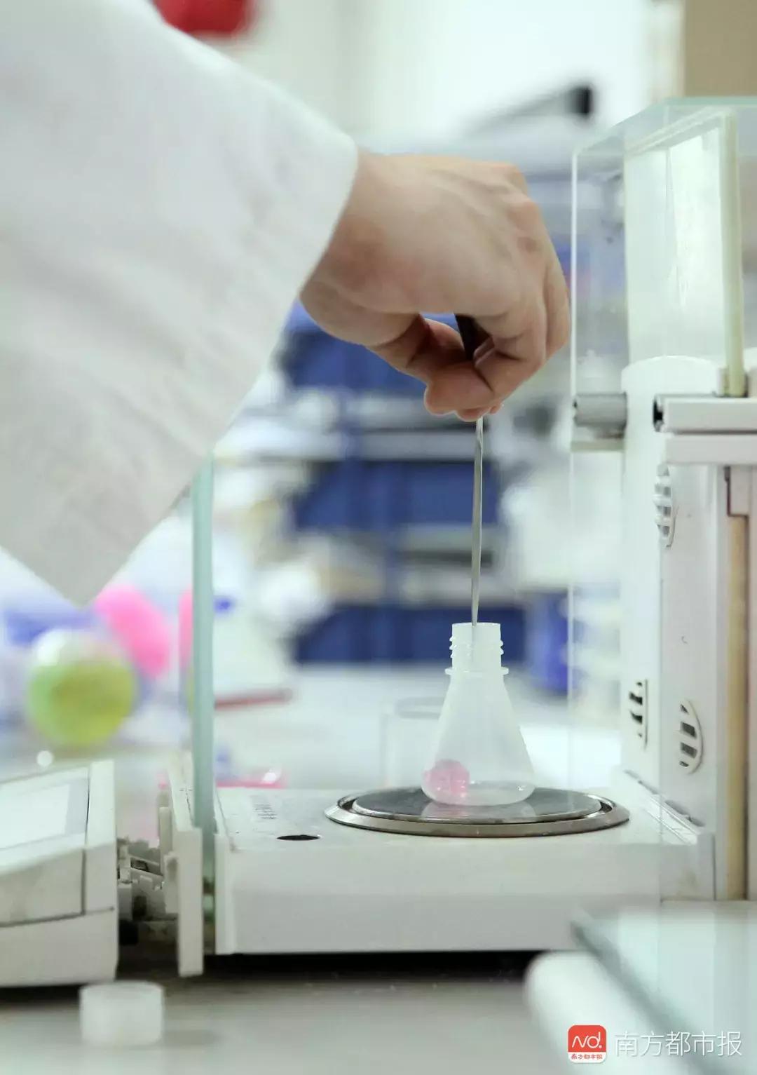 不小心吃到水晶泥和史莱姆怎么办,史莱姆水晶泥危害