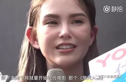 昆凌浓妆前后对比照,大眼女明星素颜