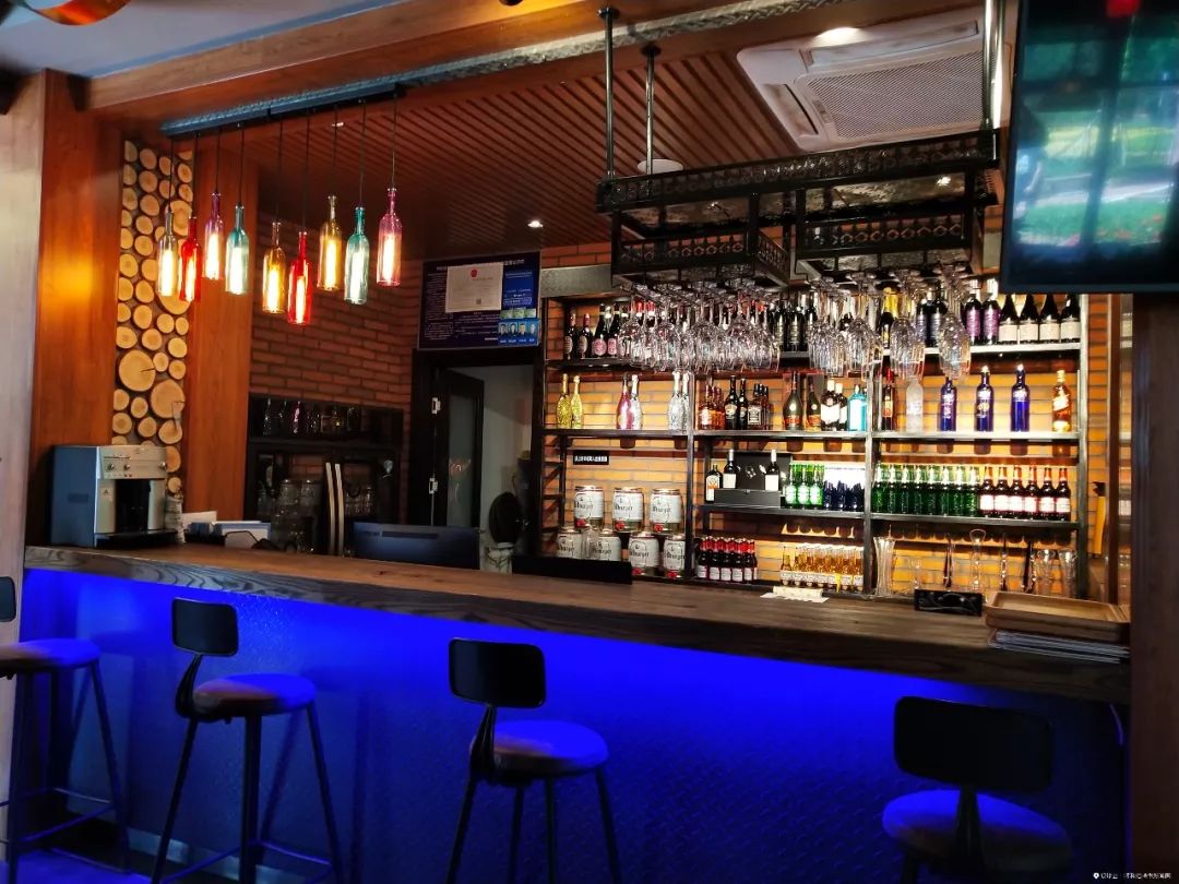 酒吧、超市、展览馆，这么Fashion的青城驿站，你还会认为这只是厕所吗？